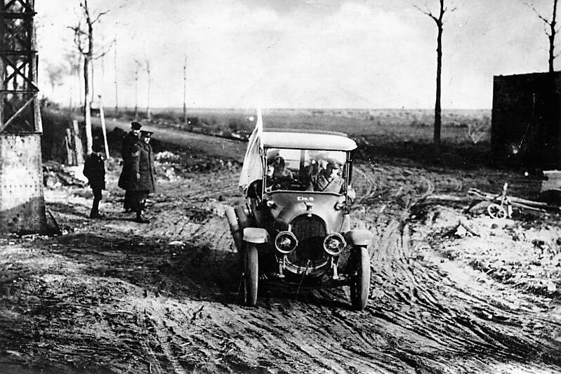 Deutsche Offiziere auf dem Weg